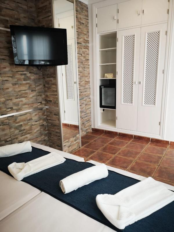 Standard Double or Twin Room image 3