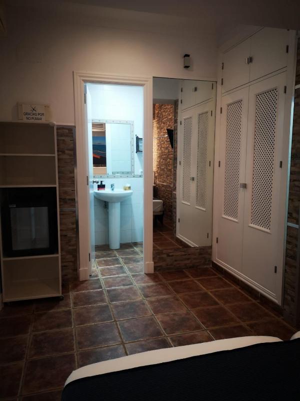 Economy Double or Twin Room image 3