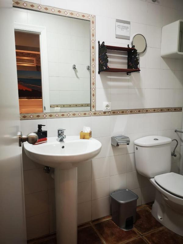Economy Double or Twin Room image 2
