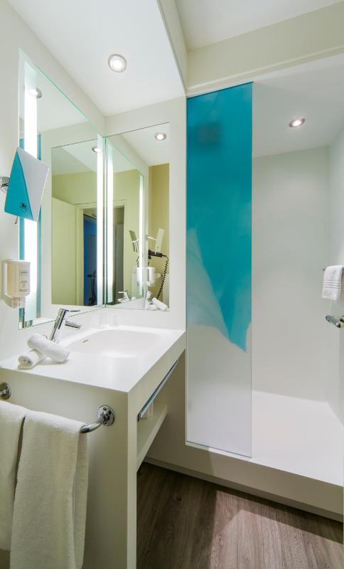 Comfort Room with 1 Double Bed and Balcony image 4