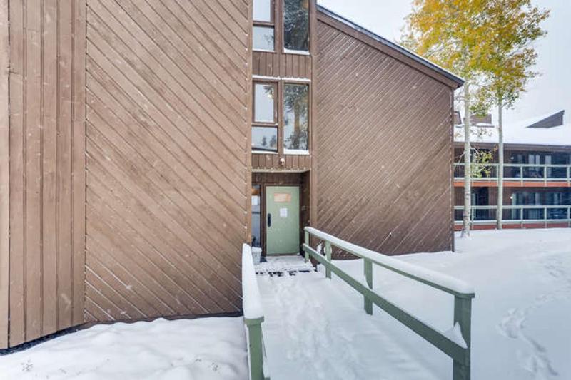 Three-Bedroom Apartment image 3