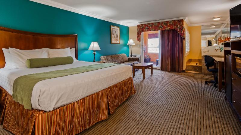 King Suite with Spa Bath image 3