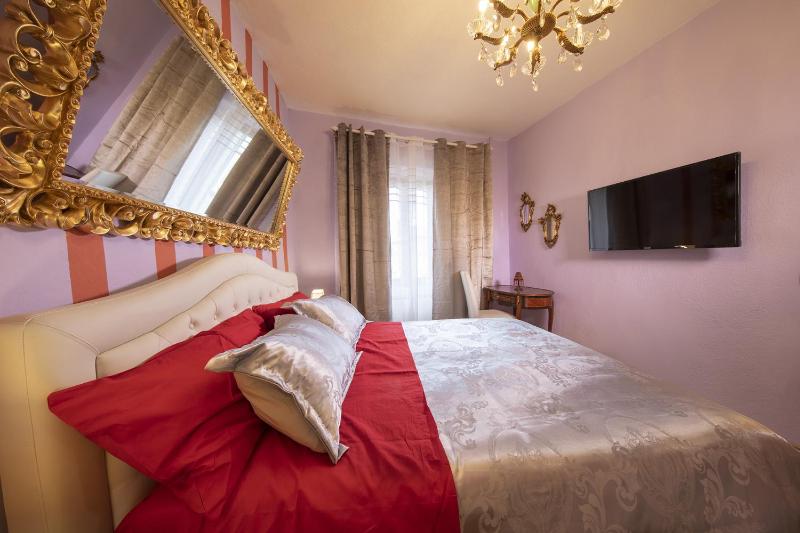Deluxe Double Room image 2