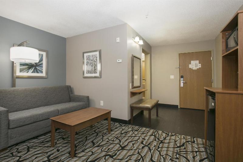 Queen Suite with Two Queen Beds and Sofa Bed image 4