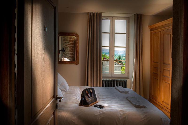 King Room with Mountain View image 2