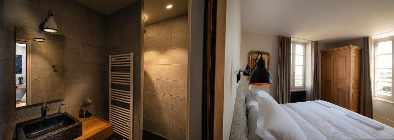 King Room with Mountain View image 3