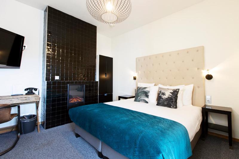 Deluxe Suite with Terrace and Kitchen image 1