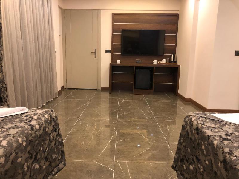 Quadruple Room image 4