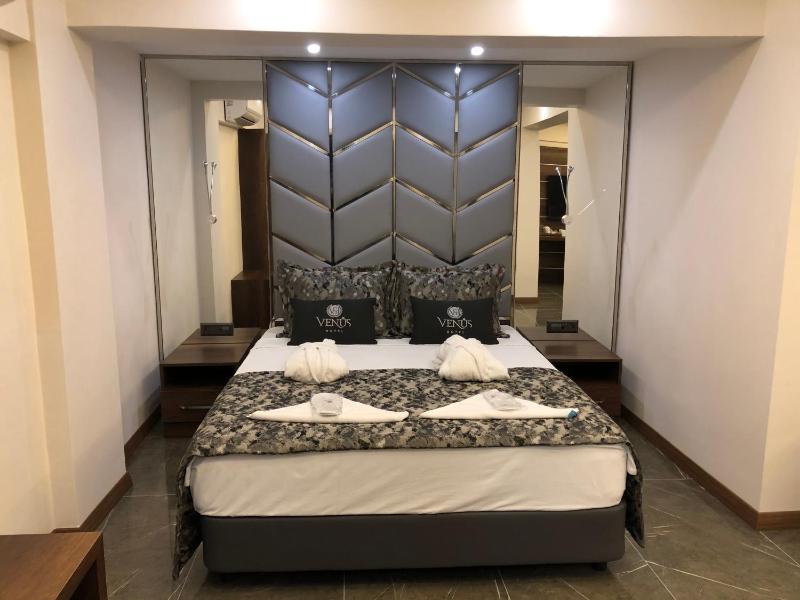 Quadruple Room image 2