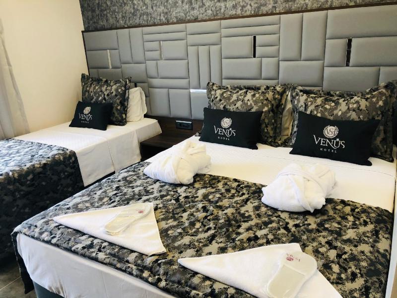 Triple Room image 2