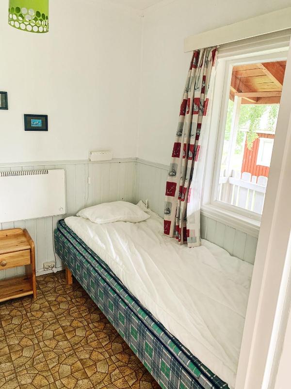 Small One-Bedroom Cottage  image 4