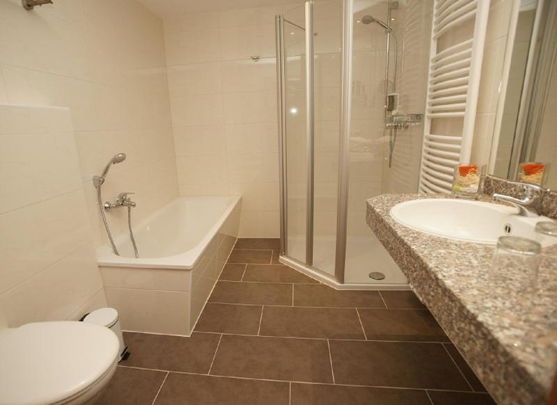 Suite - Non-Smoking image 2