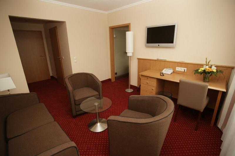 Suite - Non-Smoking image 3