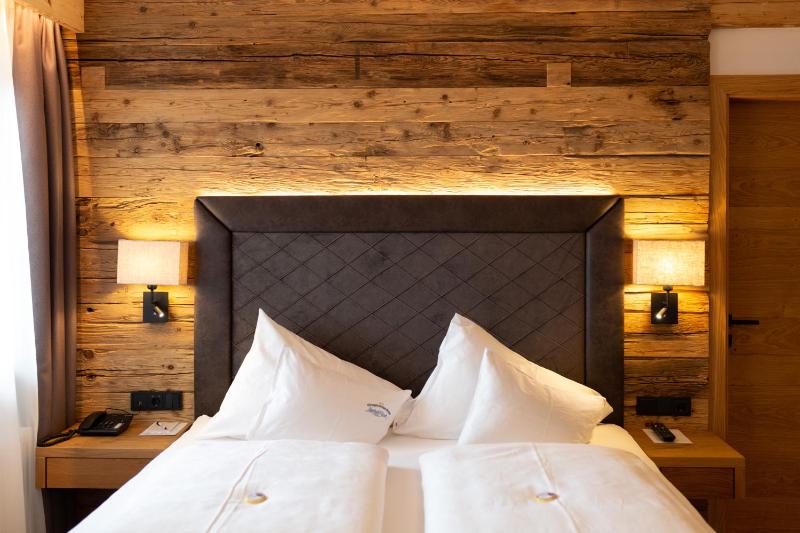 Economy Double Room image 4