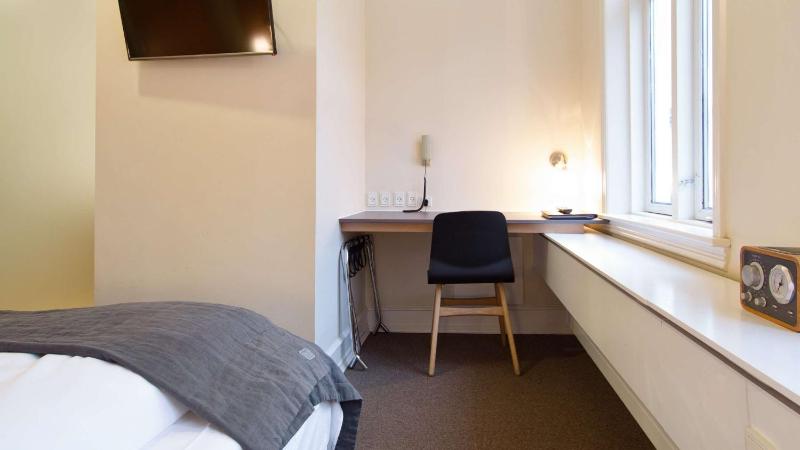 Standard Double Room - Non-Smoking image 3