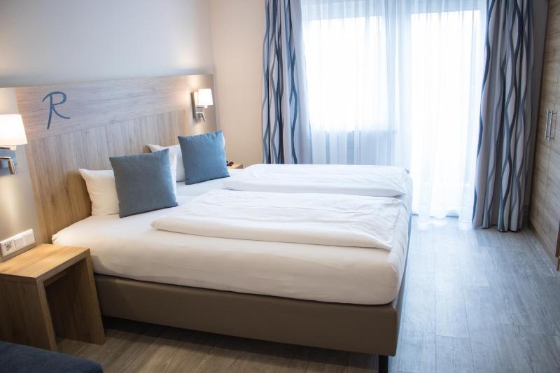 Double Room with Balcony image 3