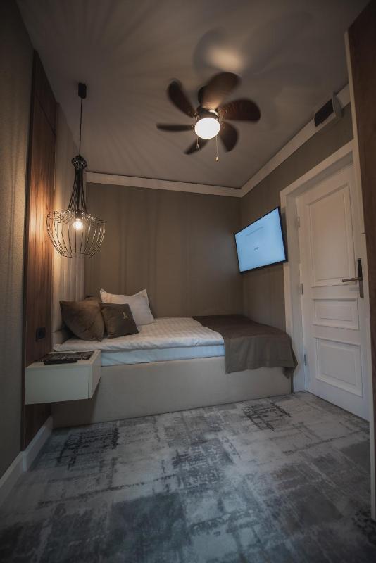 Single Room image 3