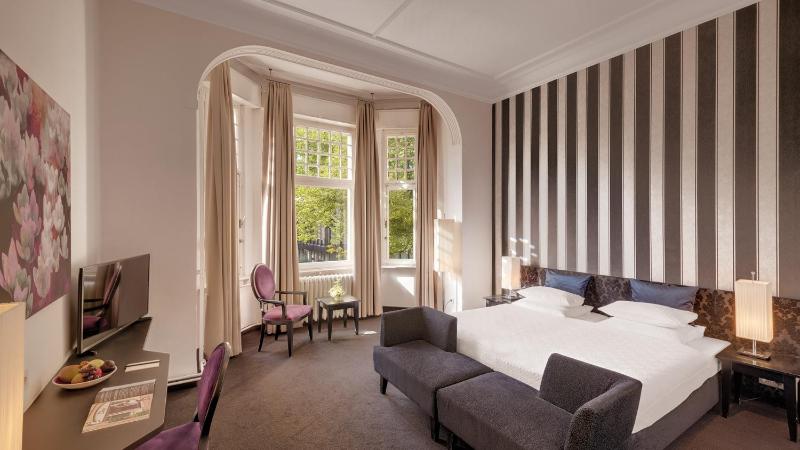 Double Room image 3
