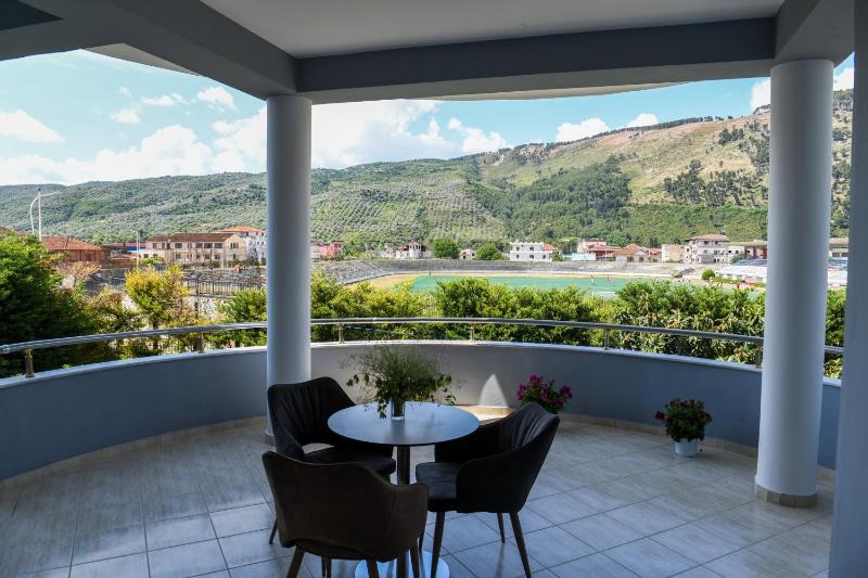 Triple Room with Balcony image 2