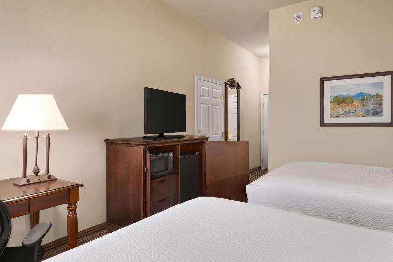 Queen Room with Two Queen Beds image 1