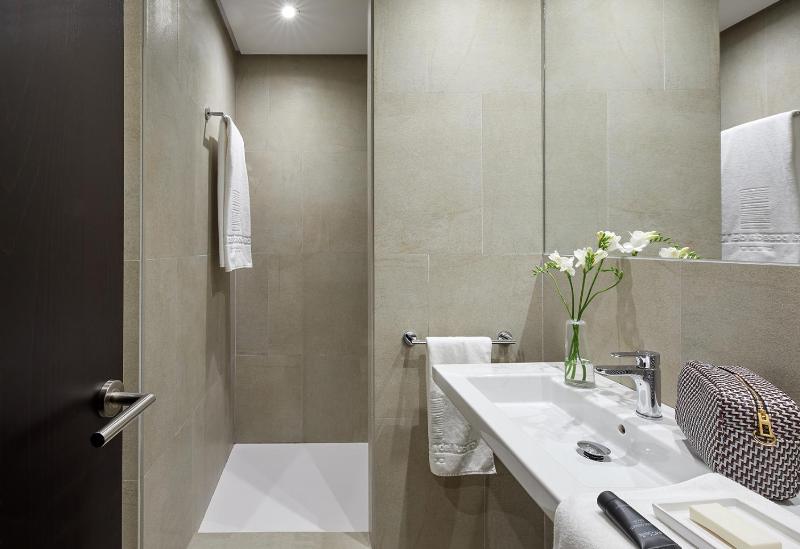 Double or Twin Room (1-2 Adults) image 2