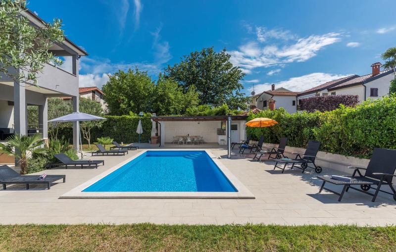 Apart Residence Leko - image 1