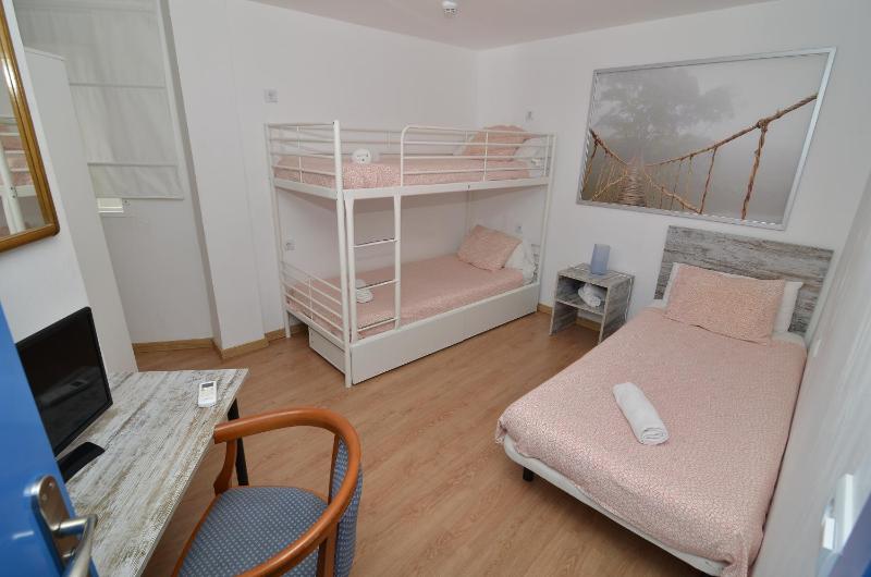 Triple Room with Private External Bathroom image 4