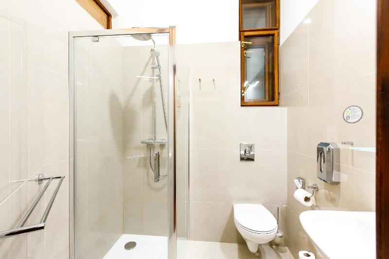 Double Room with Extra Bed image 2