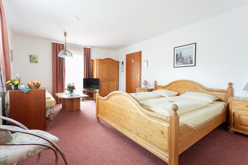 Double Room image 3