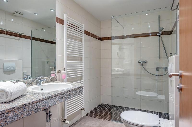 Junior Suite - Non-Smoking image 2
