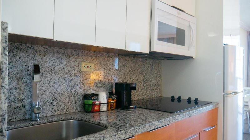 2 Queen Beds, Deluxe Room, City View, Non-Smoking image 4