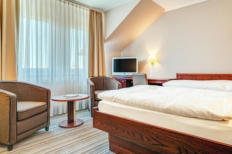 Standard Double or Twin Room image 1