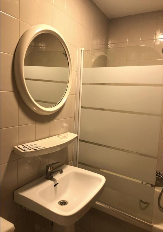Single Room image 4