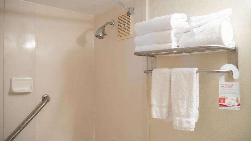 1 King Bed, Non-Smoking image 2