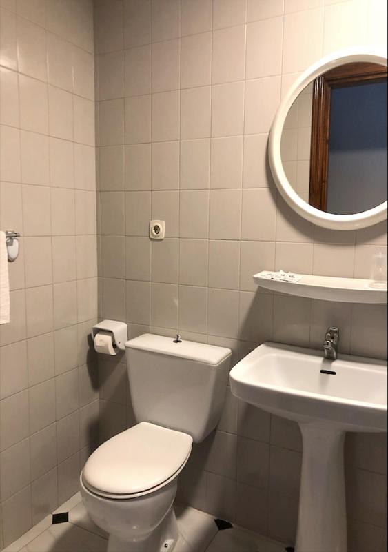 Single Room image 3