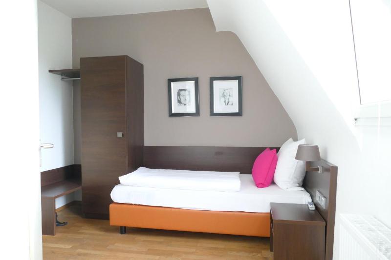 Comfort Single Room image 2
