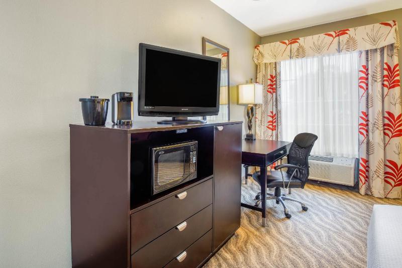 Deluxe King Room image 3