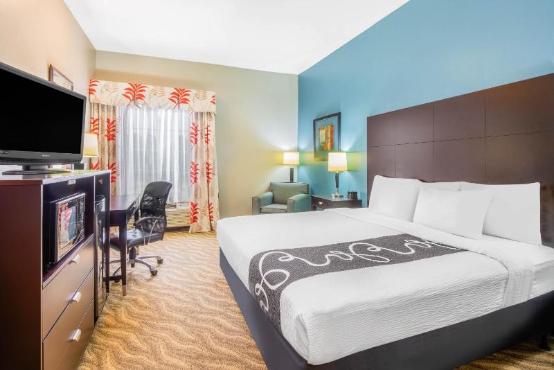Deluxe King Room image 2