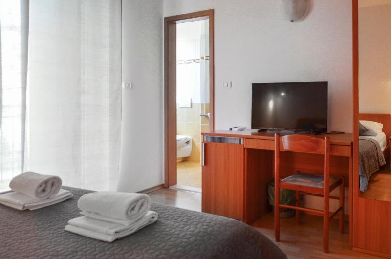 Double Room image 4
