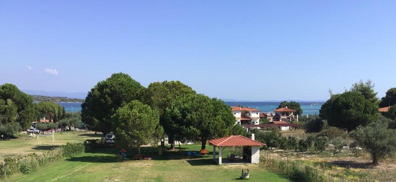 Double Room with Balcony and Sea View image 3