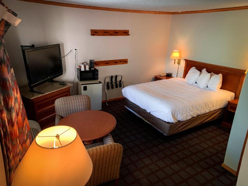 Queen Room image 2