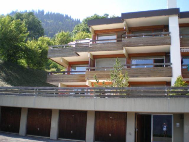 One-Bedroom Apartment image 2