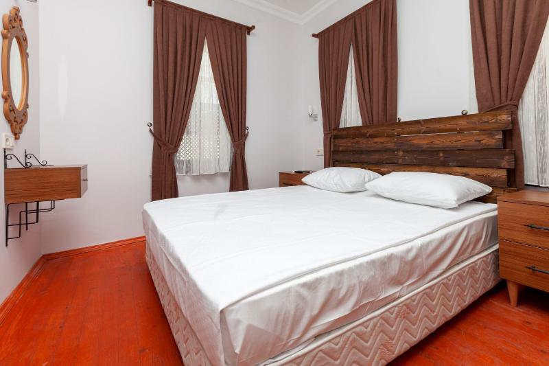 Standard Double Room image 4
