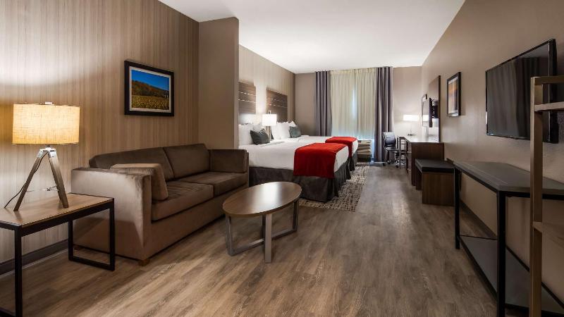 Queen Suite with Two Queen Beds and Bath Tub - Disability Access image 4
