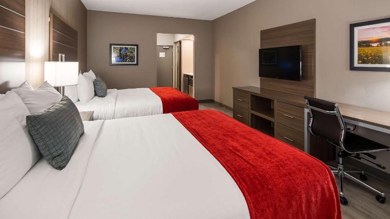 Queen Room with Two Queen Beds and Communication Assitance image 4