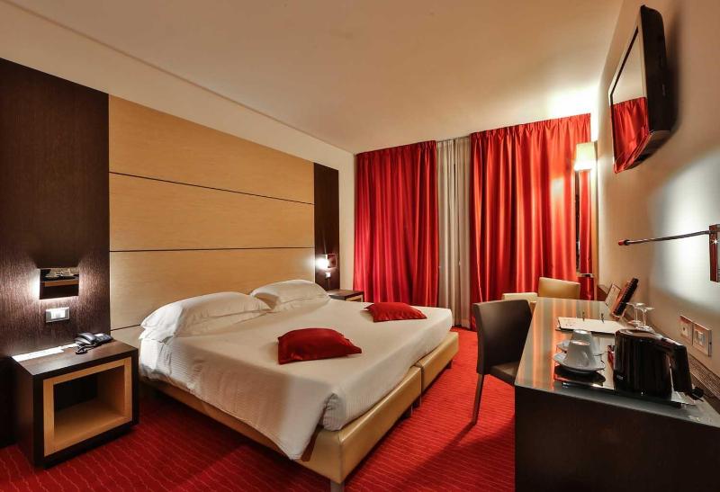 Comfort Triple Room image 4
