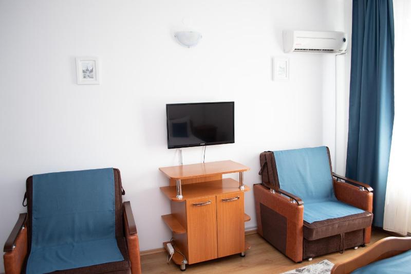 Large Double or Twin Room image 3