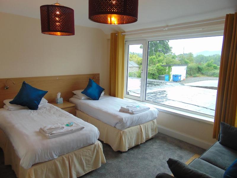 Triple Room with Mountain View image 3