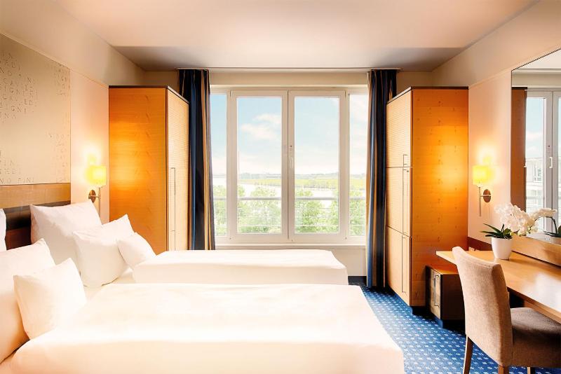 Superior Suite with River View image 3