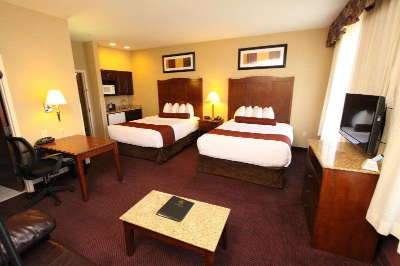 Queen Room with Two Queen Beds and Kitchenette - Non-Smoking image 2